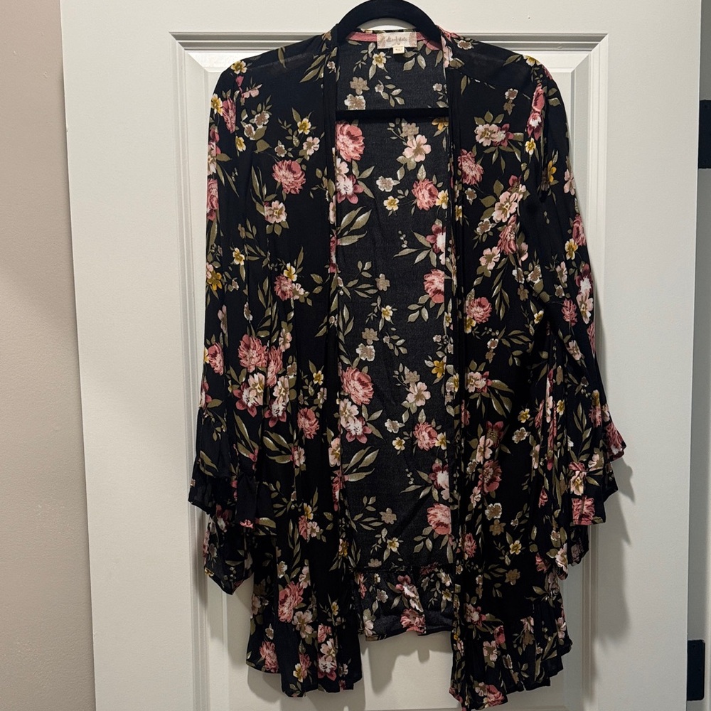 Women’s Altar’d State floral kimono